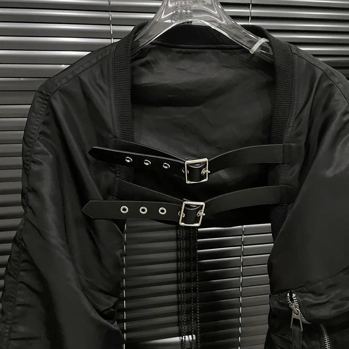 2024 Autumn New Niche design Design Black Shoulder Vest Women's Leather Flight Plane Style Cropped Jacket Crew Neck Pattern