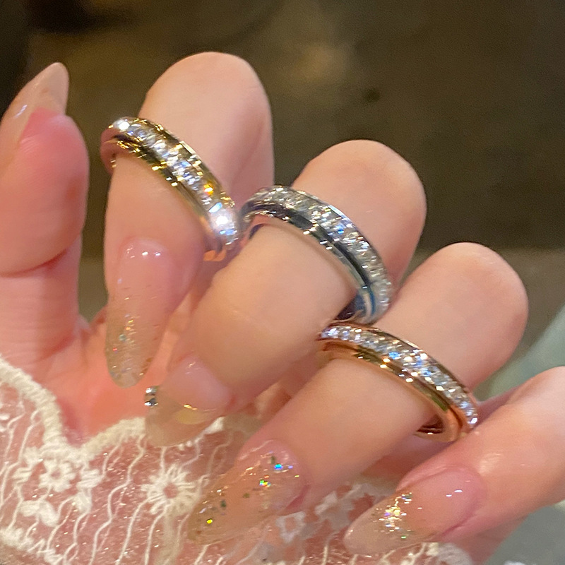 2025 Choucong Gorgeous Wedding Rings Luxury Jewelry Titanium Steel Princess Cut Stack Crystal Rose Gold Fill Handmade Elegant Women Rotatable Ring Gif