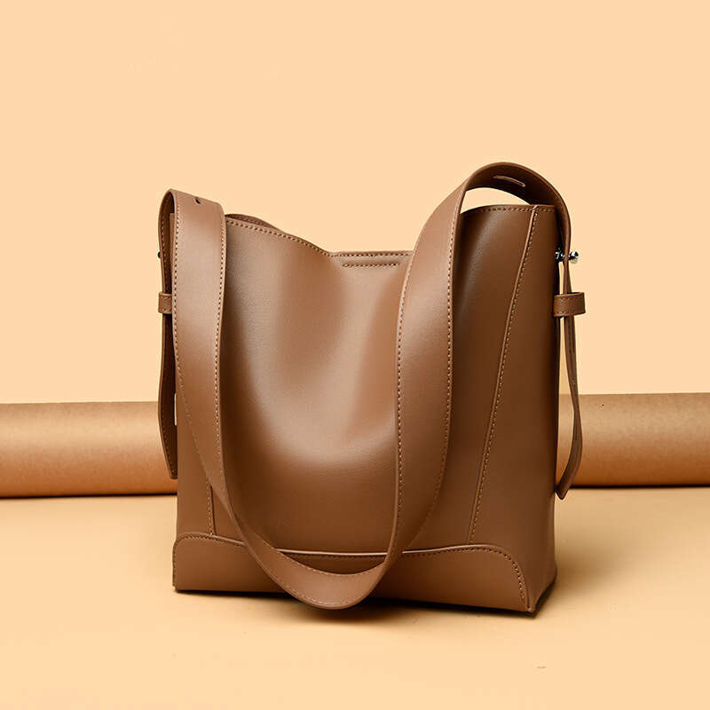 Versatile Commuter Bucket 2025 New Genuine Leather Women's High-end Niche Design Shoulder Bag