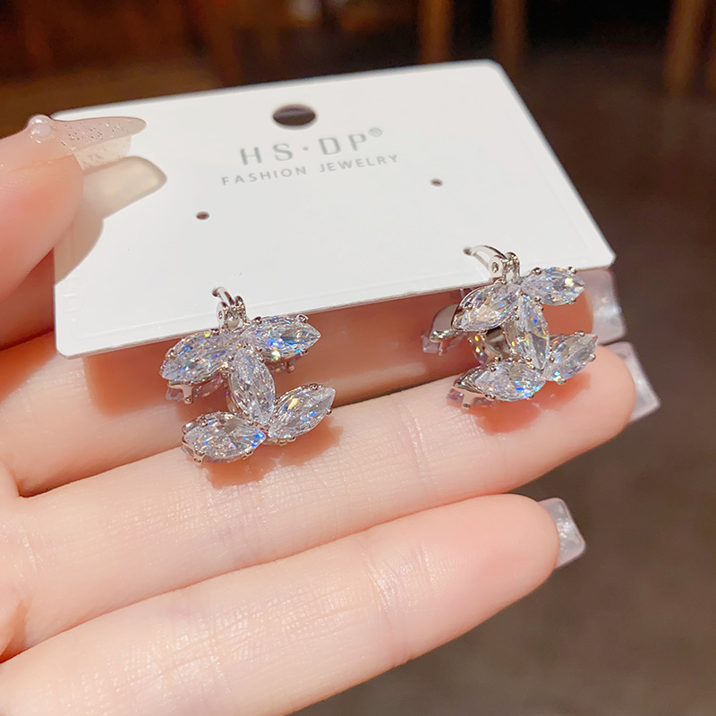 Luxury Brand Designer Jewelry Exquisite Sweet Little Style Zircon Double C Earrings For Women, Niche Design Fashionable Socialite Style Versatile Earr