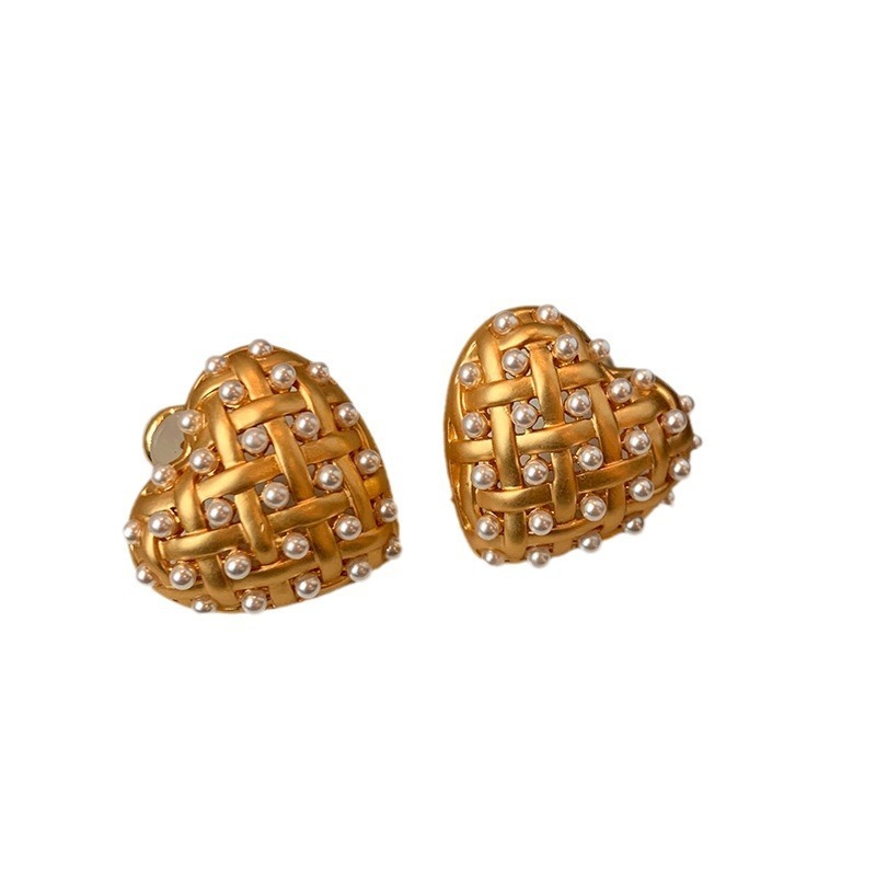 Earrings quality Jewelry European And American French Retro Pearl Hollow Heart Earrings For Women, Niche Design Matte Gold Earrings, Simple Fashion