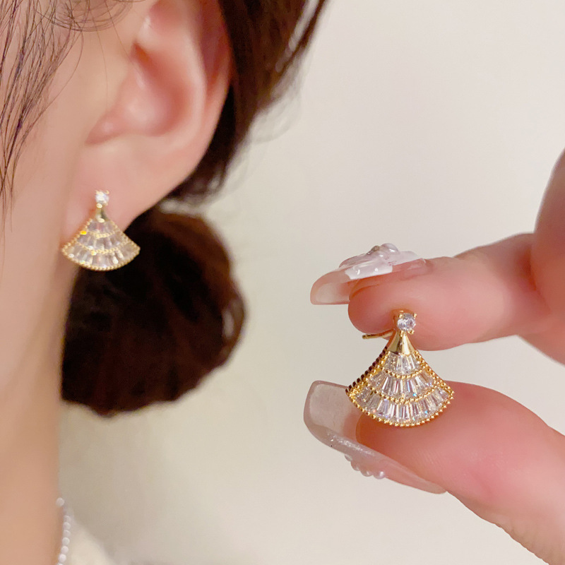 Luxury Brand Designer Jewelry Micro Pave Zircon Fan-Shaped Small Earrings Exquisite Fashion Versatile Petite Super Sparkling Earrings S925 Silver Need
