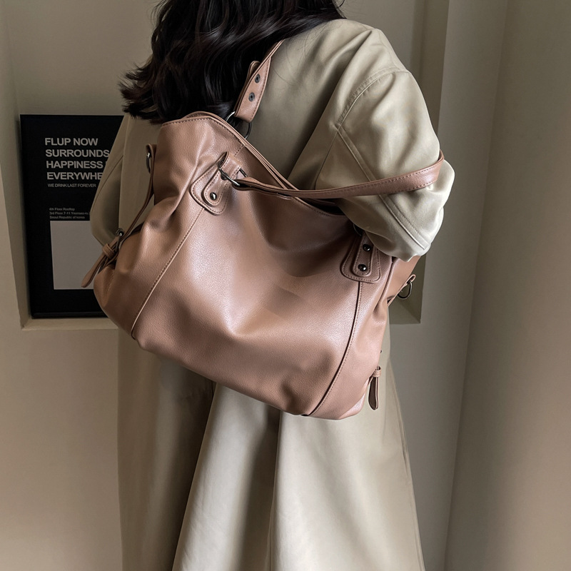 Designer bag free shipping Shoulder Bags Shoulder bag large capacity casual versatile handbag simple texture commuting bag