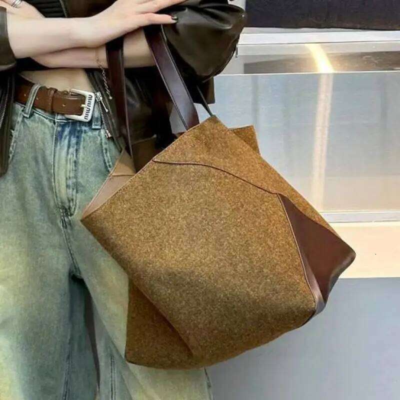 Autumn And Winter Fashion New Patchwork Contrasting Color Large Capacity Hand-Held Tote Woolen Texture Single Shoulder Bag