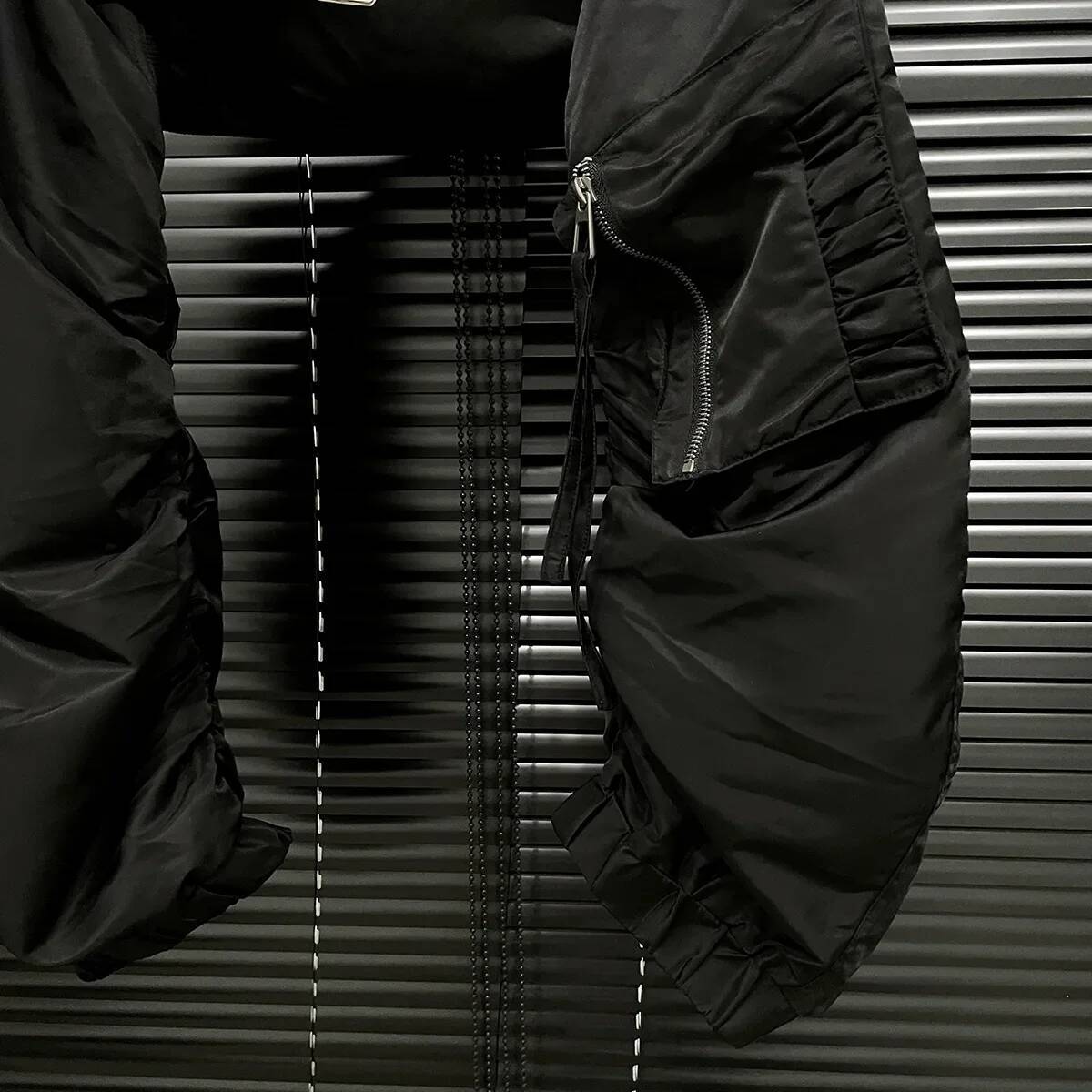 2024 Autumn New Niche design Design Black Shoulder Vest Women's Leather Flight Plane Style Cropped Jacket Crew Neck Pattern