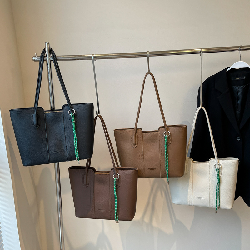 Designer bag free shipping Shoulder Bags Shoulder soft leather simple versatile casual handbag large capacity for commuting large capacity