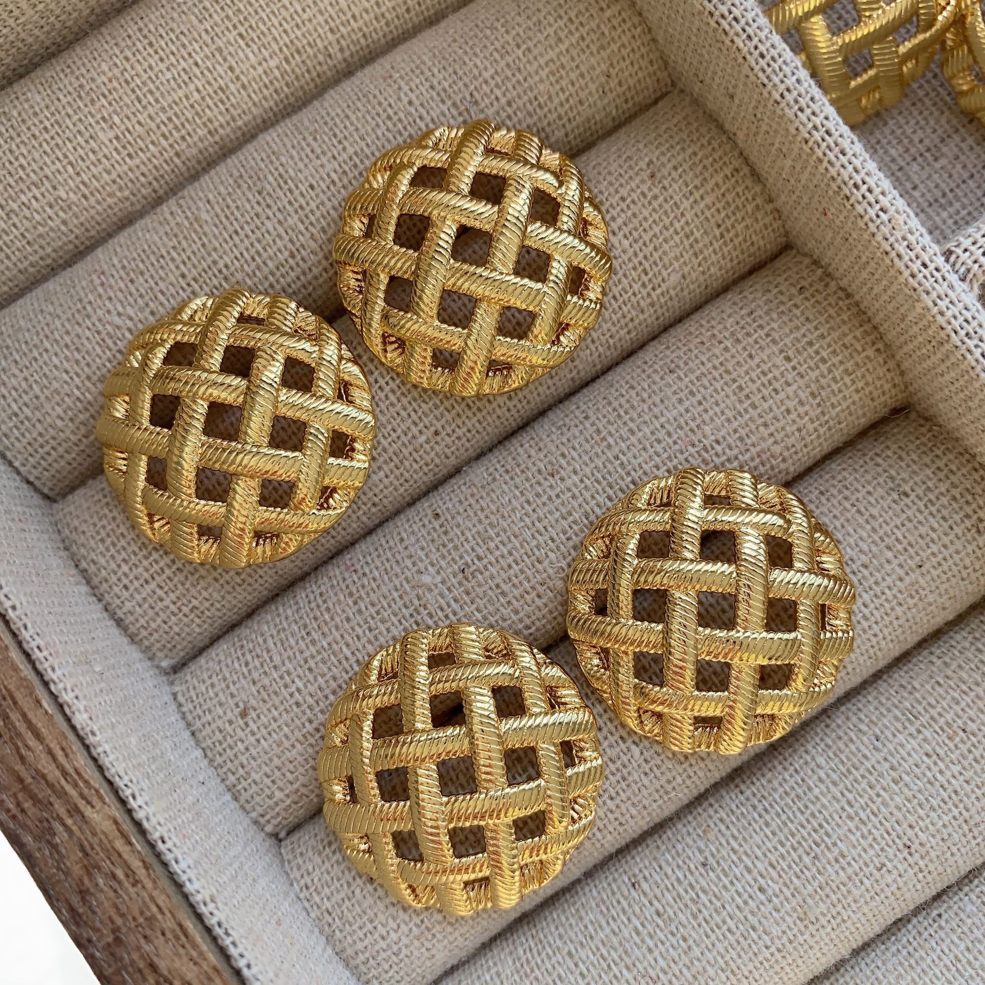 Earrings quality Jewelry European And American Retro Round Hollow For Women Hong Kong Style Stud S925 Silver Needle Earrings