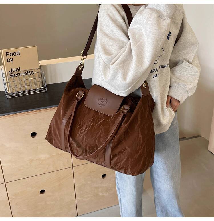 Large Capacity Portable Travel Bag Short Distance Travel Bag Autumn Designer Bag Women s Shoulder Bag Solid Color Niche Pattern Women s Crossbody Bag