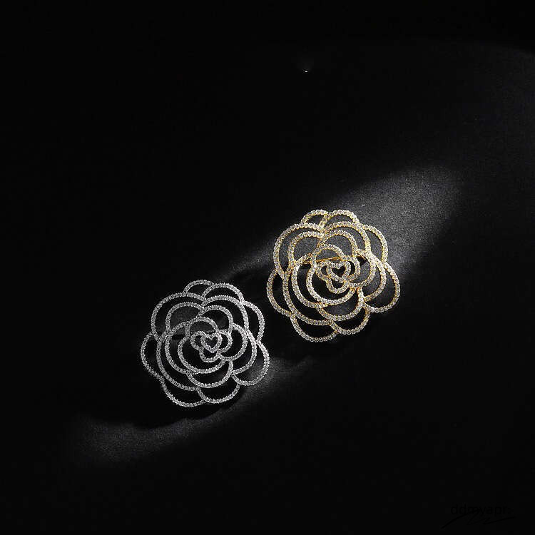 Collections Hollow Out Rose Flower Brooch Pin Rhinestone Elegant High End Women Accessories Wholesale Ddmyhome