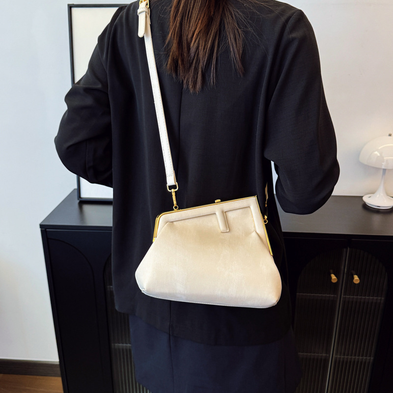 Luxury Brand Designer Bag High-End Elegant Trendy 2025 New Phone Bag For Women Crossbody Small Bag Shell Bag Shoulder Bag Summer Commuter Bag
