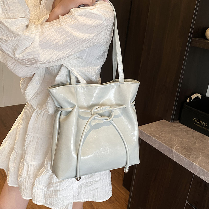 designer free shipping New retro commuting large capacity single shoulder crossbody drawstring bag