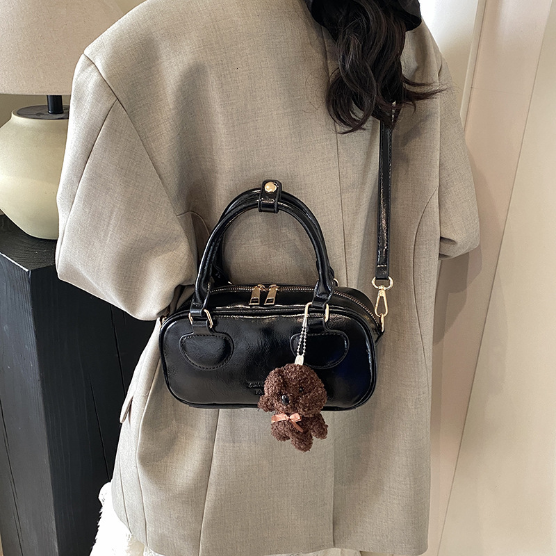 2025 autumn new fashion, light luxury, niche design, versatile, trendy, elegant, retro handbag, women's shoulder bag bag, designer bag