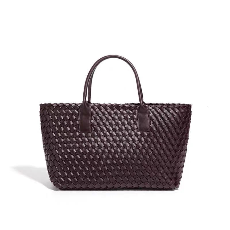 2025 autumn new handbag fashion trend style niche design versatile light bag luxury style large capacity women's shoulder bag designer bag