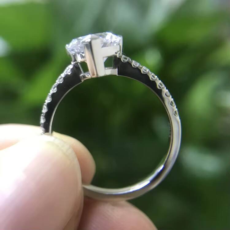 Custom Luxury 18K White Gold Plated Pear Shape Cubic Zirconia Diamond Silver Rings Jewelry for Women