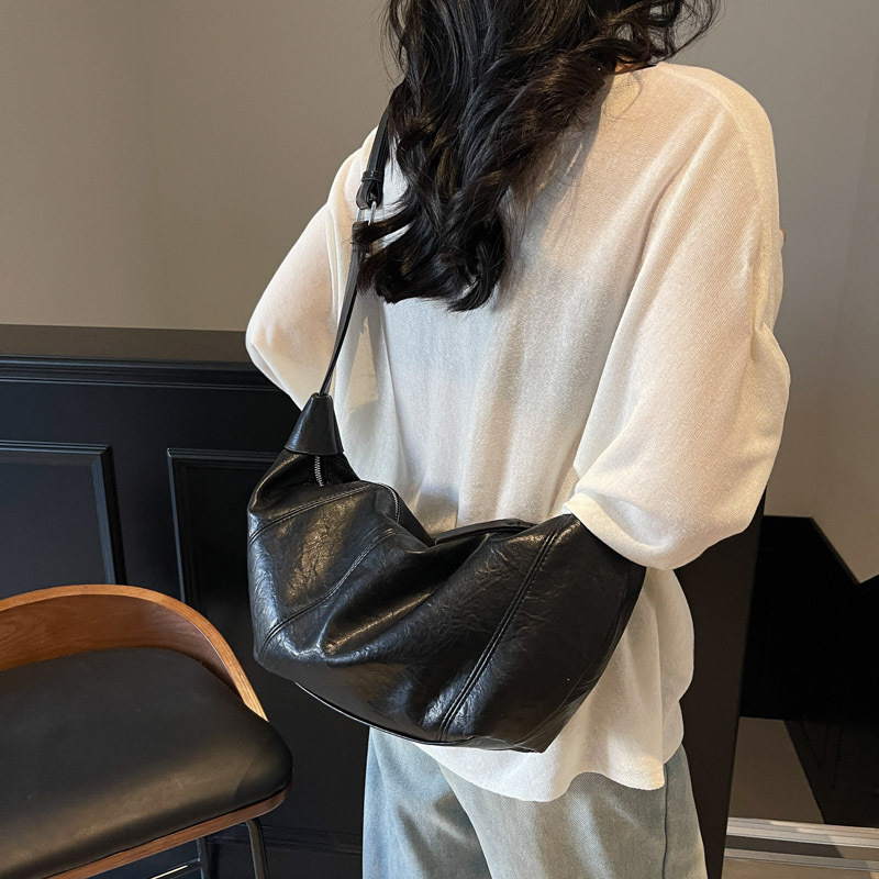 new Free shipping designer bag Shoulder tote Bags For woman Minimally designed commuting with diagonal winds