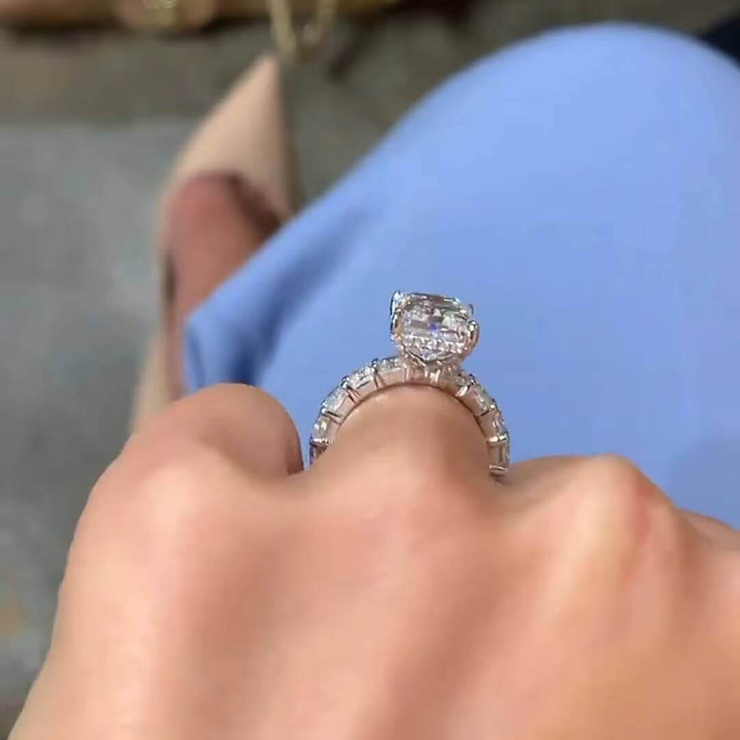 Jovovasmile 46 Carats 118MM Crushed Ice Hybrid Radiant Cut 18K Yellow Gold Moissanite Engagement Ring for Woman Dropshipping