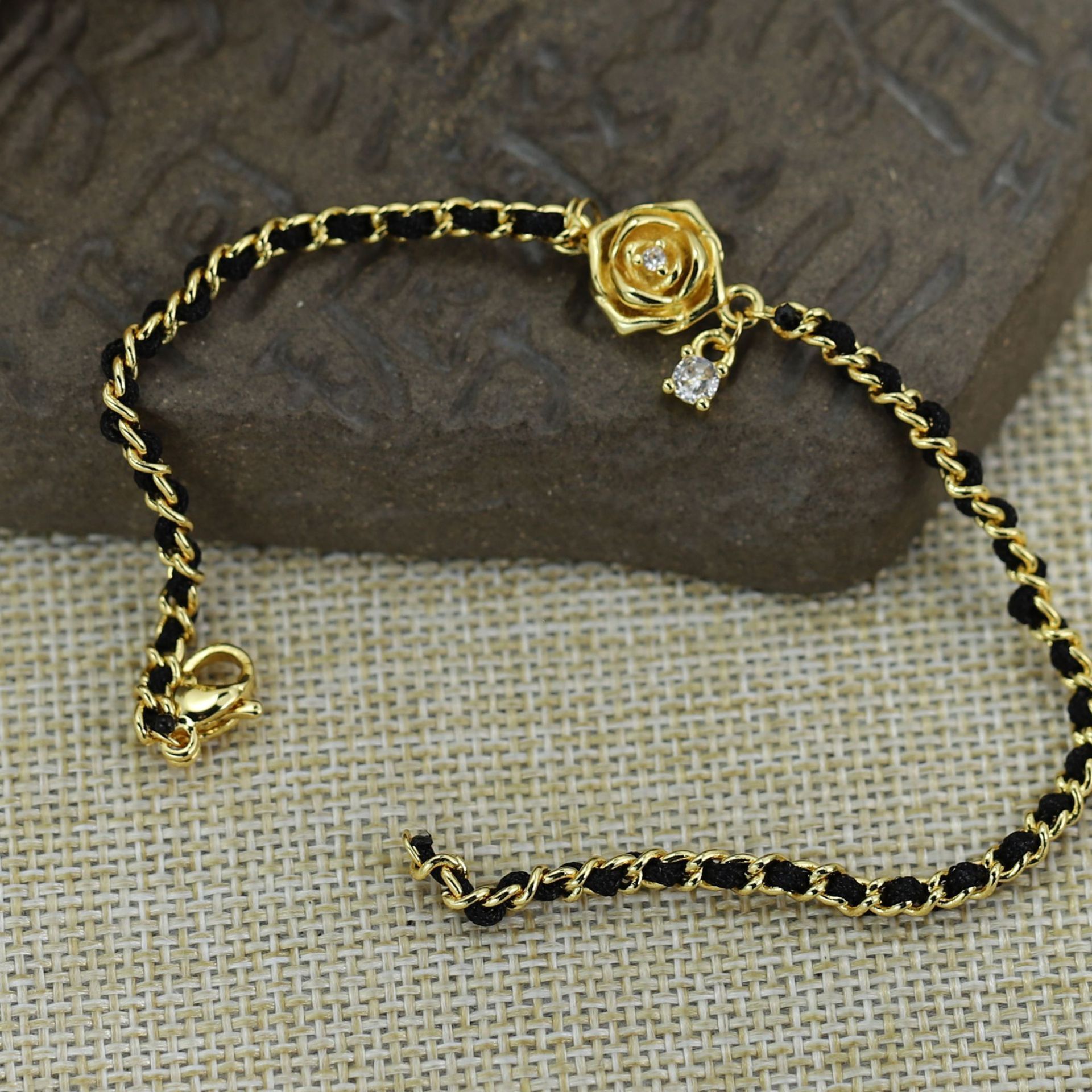 designer bracelet 2025 new black gold camellia bracelet for women light highend style jewelry bracelet designer designer bracelet women