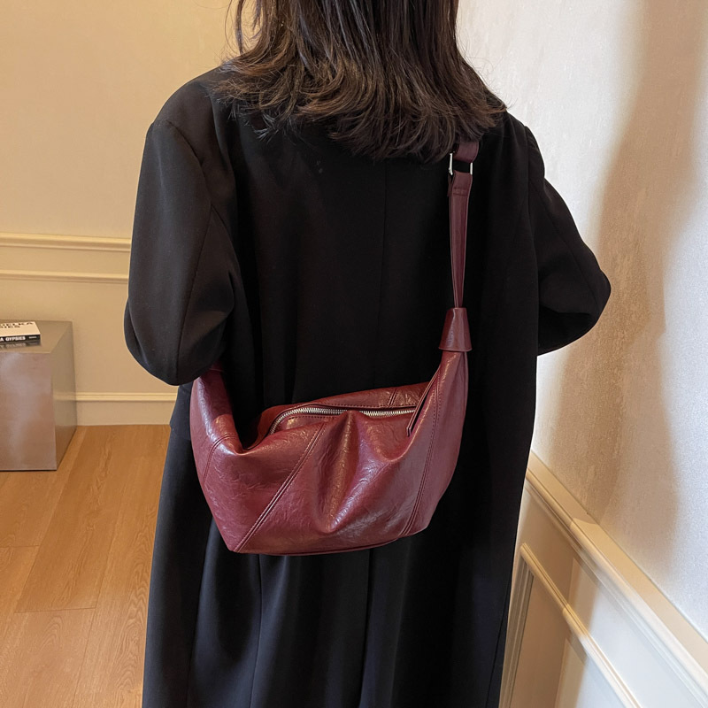 new Free shipping designer bag Shoulder tote Bags For woman Minimally designed commuting with diagonal winds