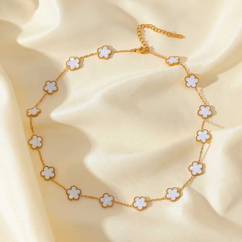 EILIECK 316L Stainless Steel Black Five Leaf Clover Pendant Necklace For Women Fashion New Party Gift Neck Chain Jewelry Collar W25908