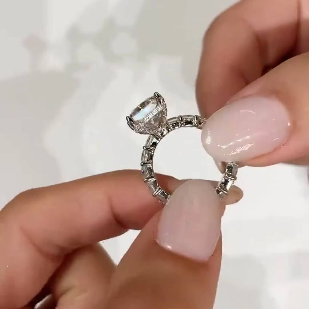 Jovovasmile 46 Carats 118MM Crushed Ice Hybrid Radiant Cut 18K Yellow Gold Moissanite Engagement Ring for Woman Dropshipping