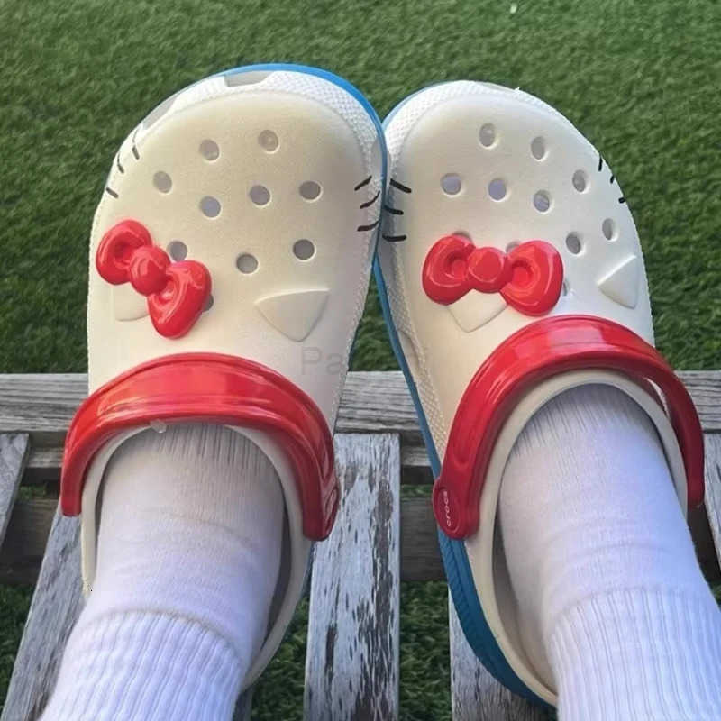 Sanrio Hot Sele ParentChild Hello Kitty Summer AntiSlip Outdoor Casual Beach Shoes Hole Slippers Comfortable Breathable Sandals L250909