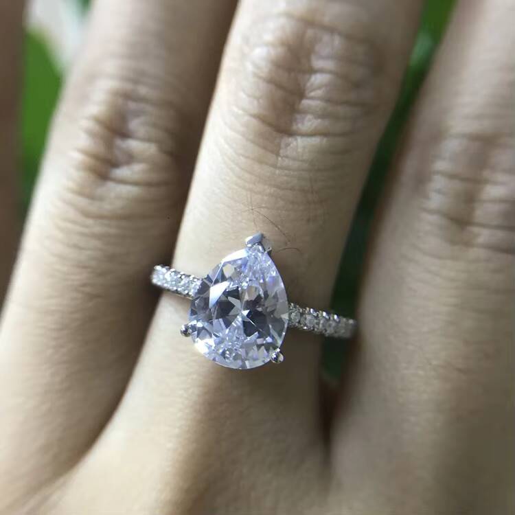 Custom Luxury 18K White Gold Plated Pear Shape Cubic Zirconia Diamond Silver Rings Jewelry for Women