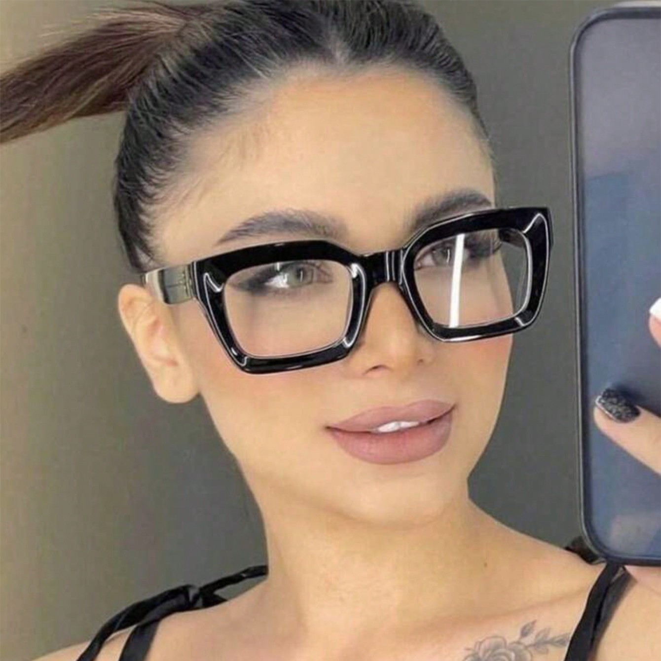 Men's and women's model square frame sunglasses trend retro black frame personality sunglasses new fashion bungee sunglasses for travel hiki