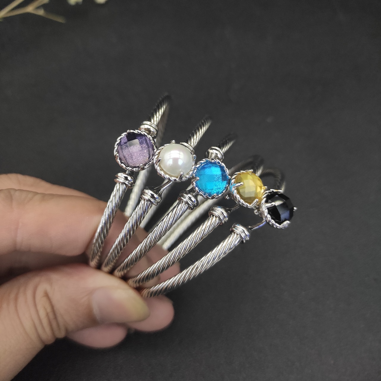 Classic 3mm Cable Pearl Bracelets With Hoop Clasps - Available In Four Designer Luxury Jewelry David & Two Sizes 17/19 Cm Blue Dia Shiny Valentine DY 