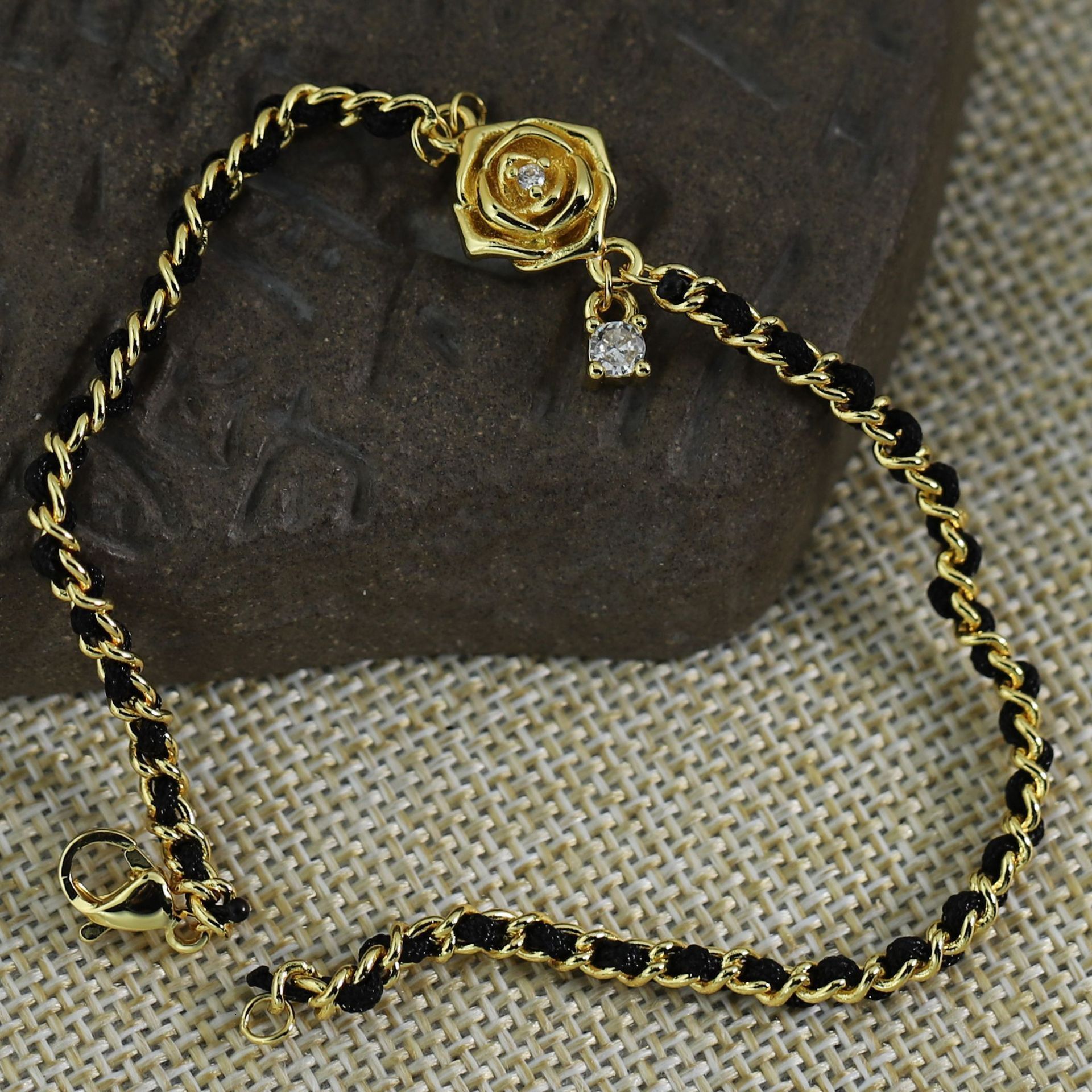 designer bracelet 2025 new black gold camellia bracelet for women light highend style jewelry bracelet designer designer bracelet women