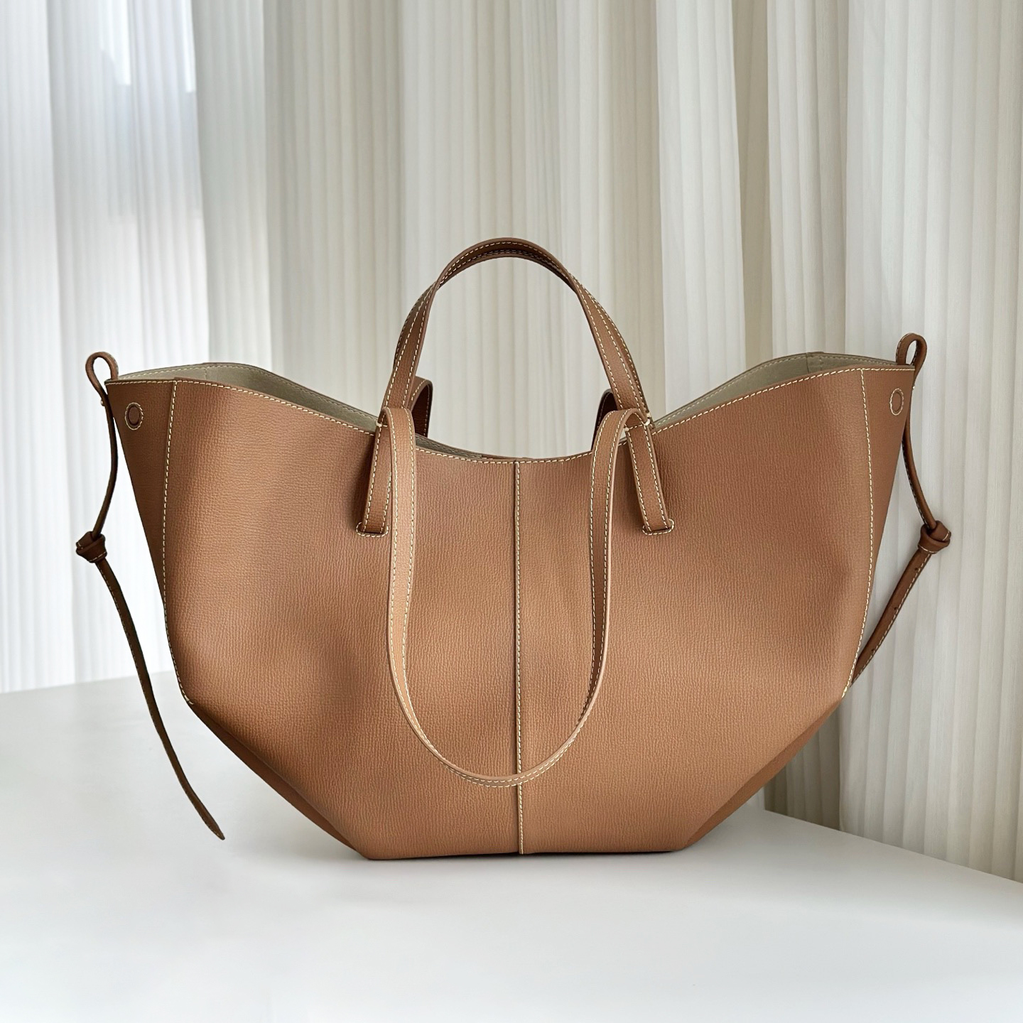 2026 New Cyme Designer Bag Composite Bag Classic Tote Bag Large Capacity Bag Luxury Leather High Quality Fashion Versatile Magnetic Closure Handnbags