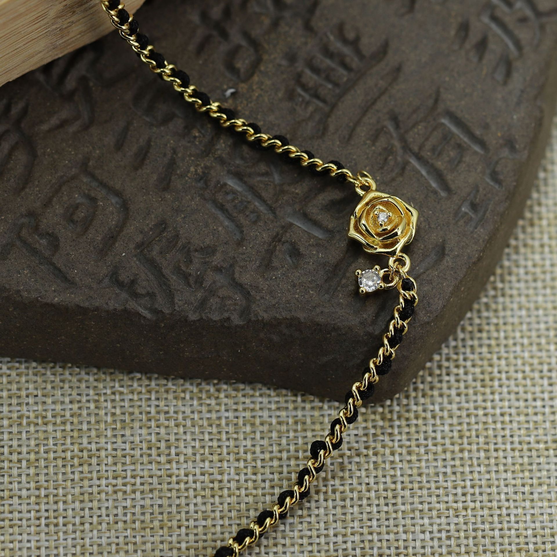 designer bracelet 2025 new black gold camellia bracelet for women light highend style jewelry bracelet designer designer bracelet women