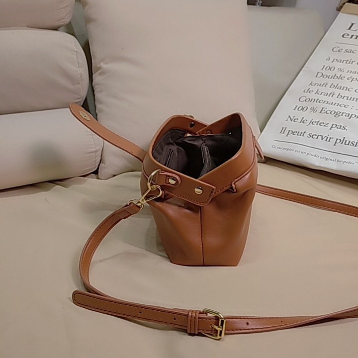 Casual leather women's shoulder design bag retro handbag women's crossbody bag retro style travel handbag autumn new designer bag