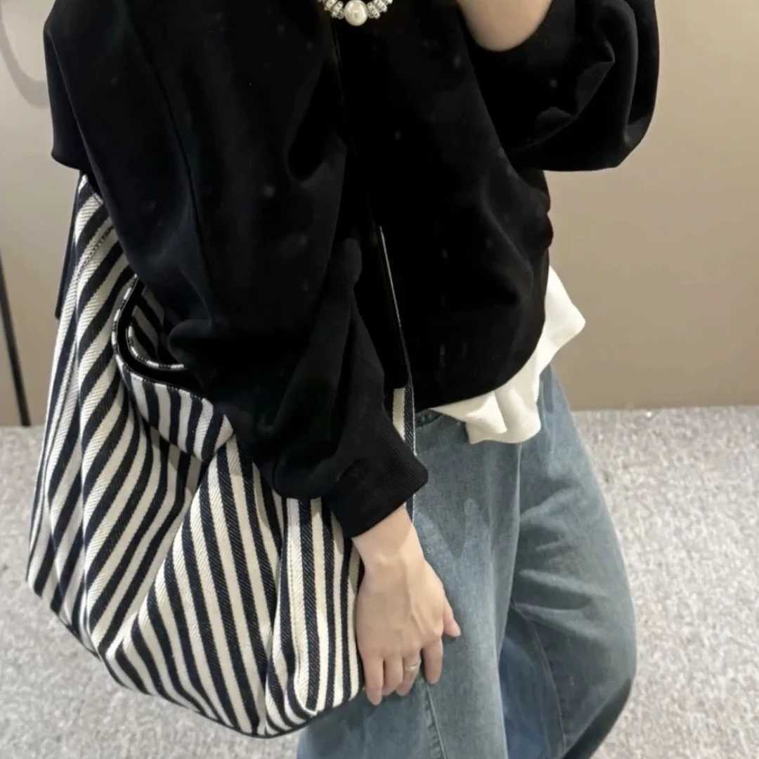 Korean version striped canvas bag office worker commuting tote bag 2025 new lazy style womens bag large capacity shoulder bag R250908
