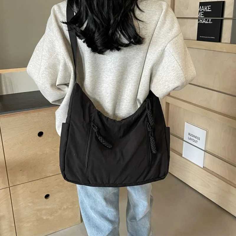 Summer Women Solid Color Shoulder Bag Fashion Lightweight Versatile Travel Crossbody Bag Commuter Nylon Large Capacity Hobo Bag R250908