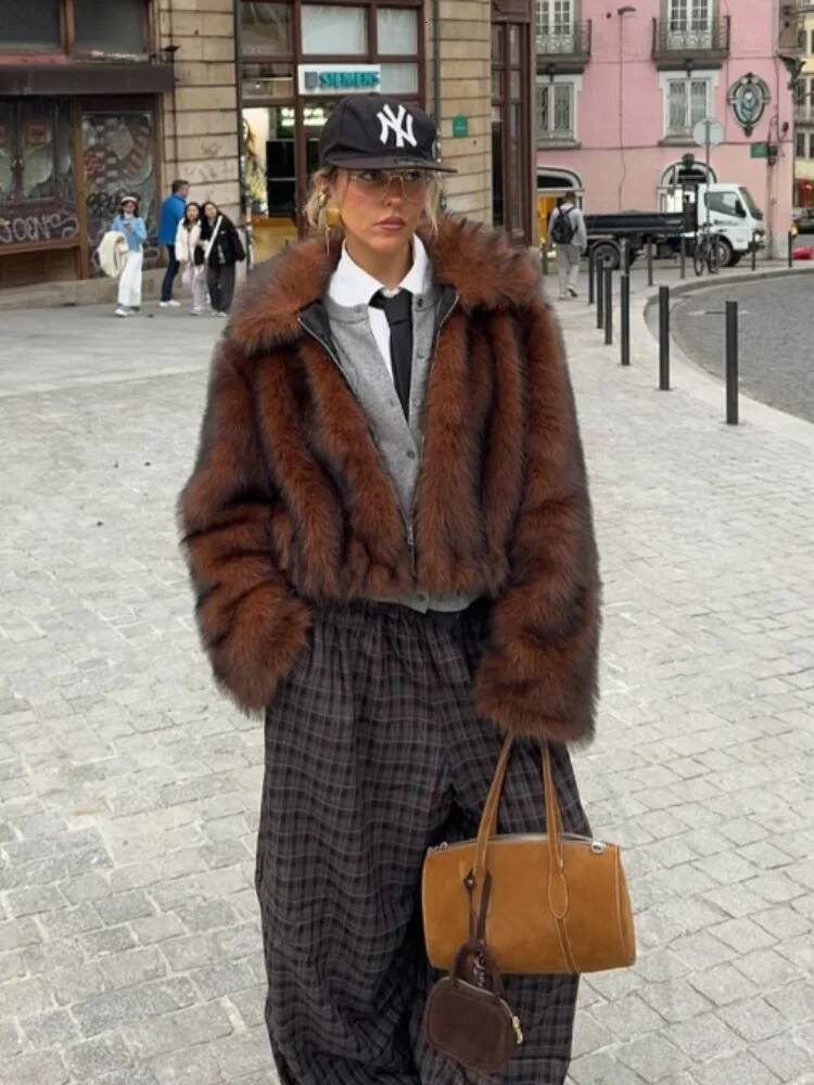 Women Chic Lapel Fur Jacket Casual Long Sleeve Loose Short Zipper Outerwear Fashion 2025 Winter New Highstreet Lady Daily Outfit