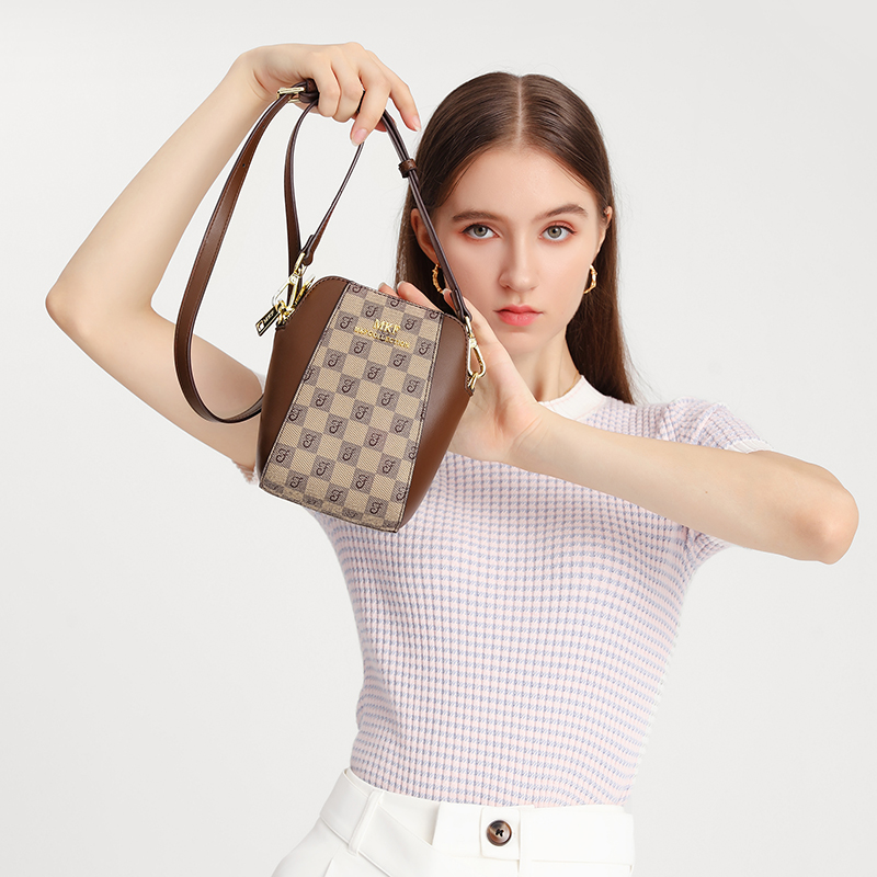 MKF Free shipping new designer bag fashionable commuting printed small square bag women's high-quality crossbody bag shoulder bag