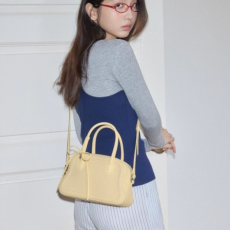 2025 bag autumn new handbag, light luxury fashion, Korean style versatile, simple and niche design, women's shoulder bag designer bag