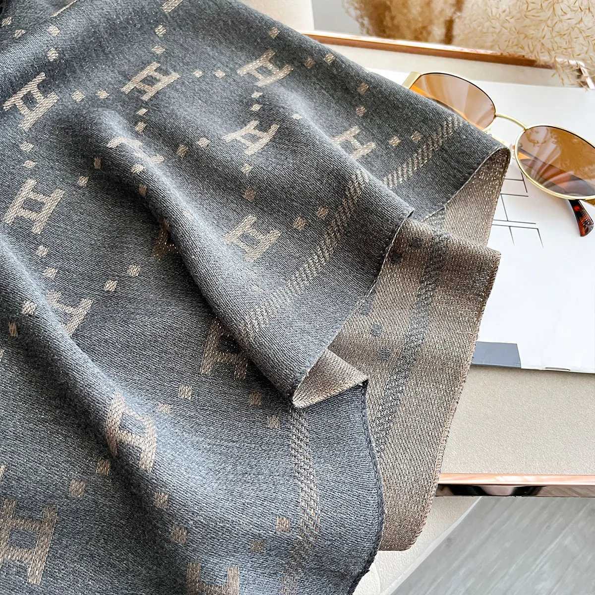 Designer Blanket Ladies Muslim Print Hijab Golden Thread long Scarf Design Spring and Autumn Sun Protection Scarf Shawl Foulard Wrap Headscarf Y250908