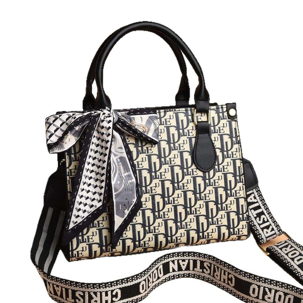 2025 New Women Designer Bags Tote Bags High Quality Texture Single Shoulder Crossbody Bag Fashion Commuter Small Square Bag H260319