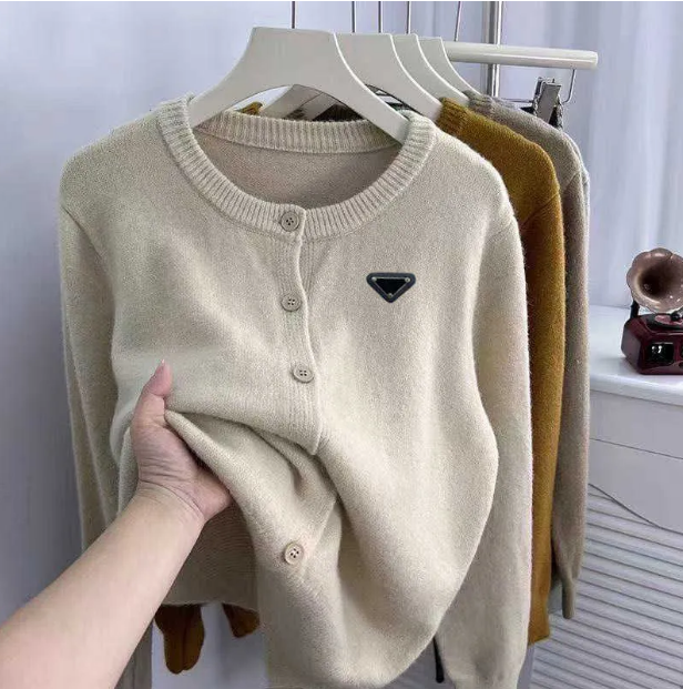 2025 Designer crewneck womens sweaters autumn and winter new knitted knitwear cardigan casual loose long-sleeved coat for women 8W6Y