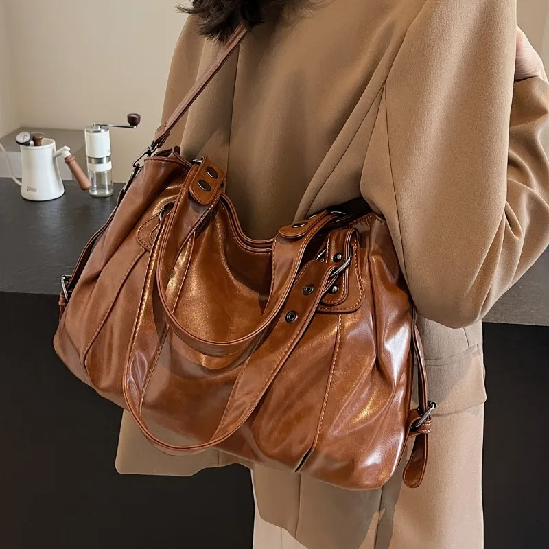 Large Capacity Vintage Leather Handbag with Zipper Closure Crossbody Tote Bags Fashion Versatile Suitable for Commuting Use 250906