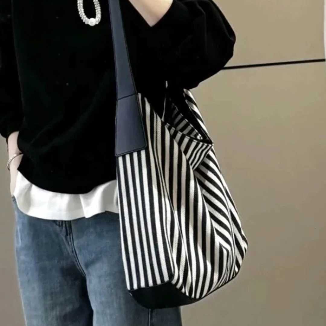Korean version striped canvas bag office worker commuting tote bag 2025 new lazy style womens bag large capacity shoulder bag R250908
