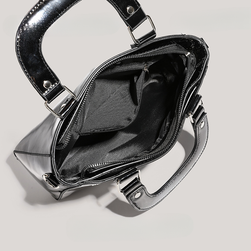 2025 autumn new bag Japanese style niche design versatile fashion, sweet and trendy spicy girl's shoulder bag designer bag