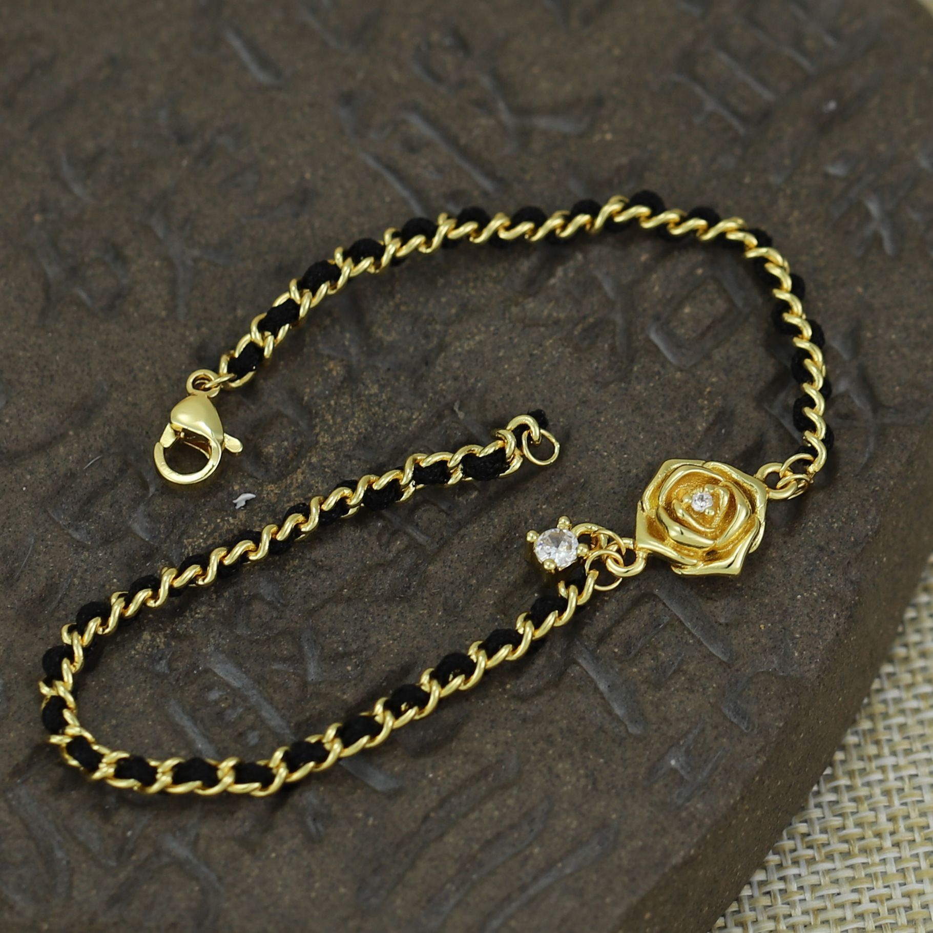 designer bracelet 2025 new black gold camellia bracelet for women light highend style jewelry bracelet designer designer bracelet women