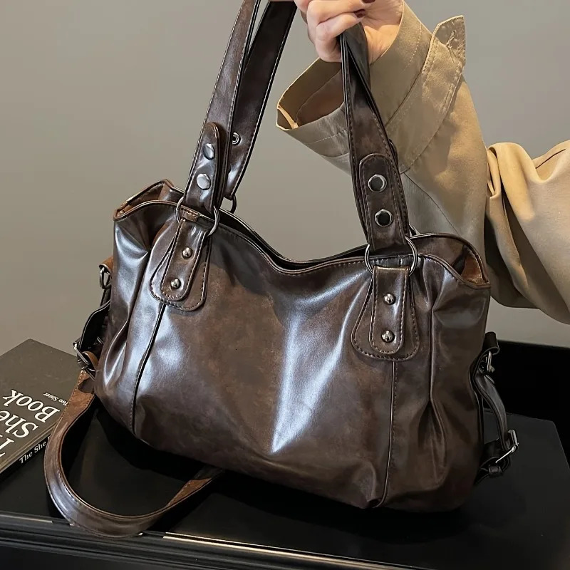 Large Capacity Vintage Leather Handbag with Zipper Closure Crossbody Tote Bags Fashion Versatile Suitable for Commuting Use 250906