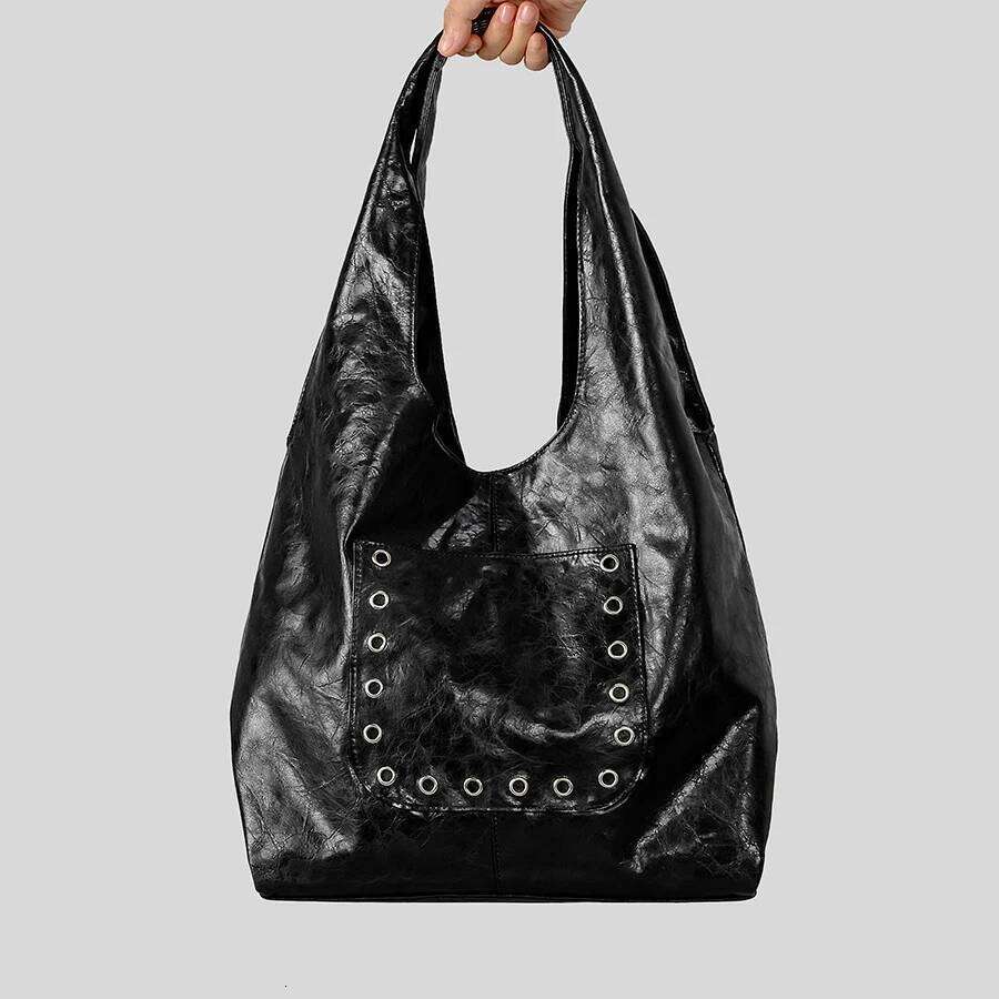 Vintage Rivet Large Capacity Women Shoulder Soft Oil Wax Pu Leather Handbags Big Tote Bags Retro Motorcycle Bag 2025