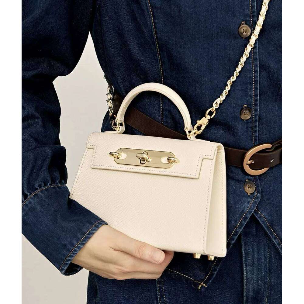 Hot Sell Ladies Classical Small Size Chain Shoulder Bags Handbags For Women