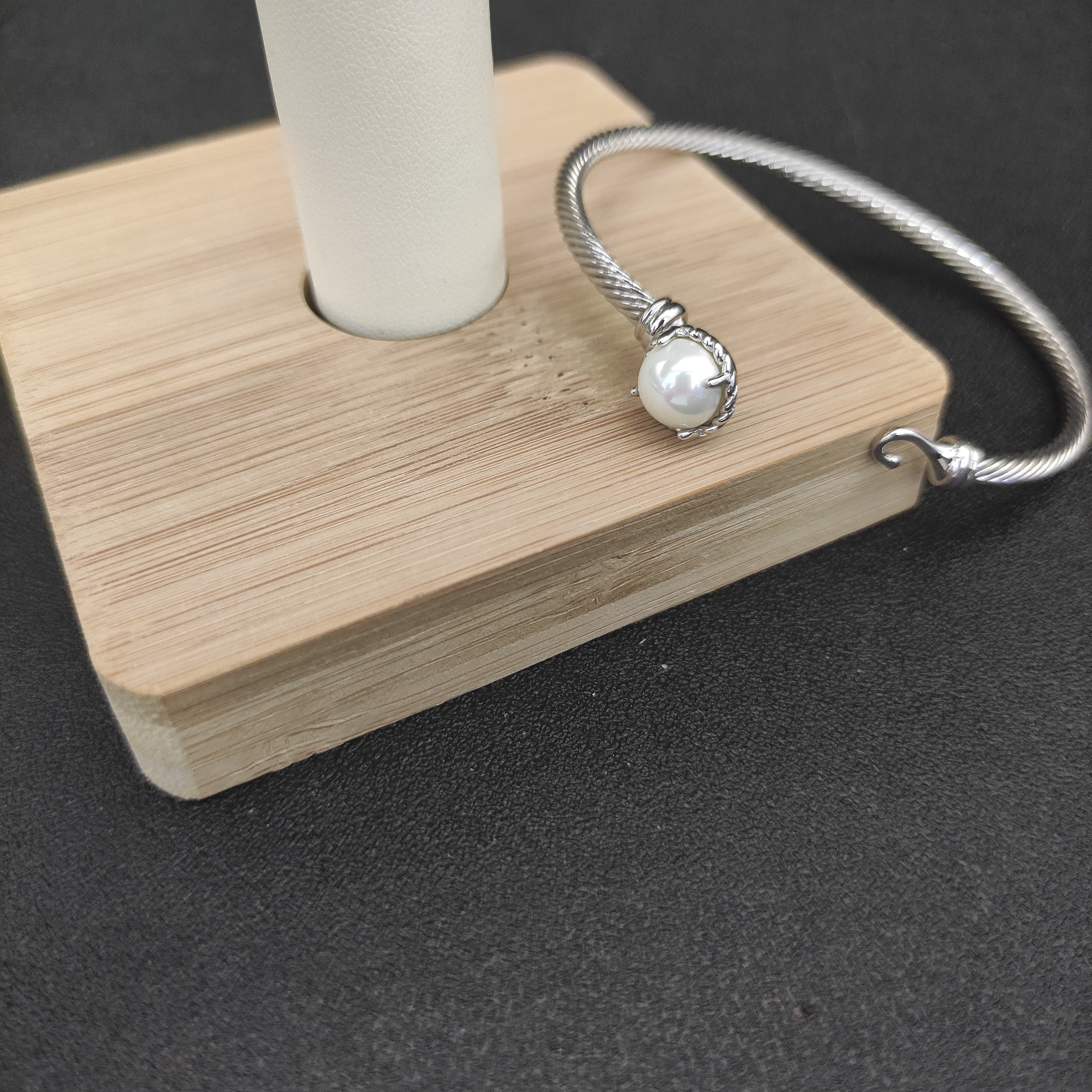 Classic 3mm Cable Pearl Bracelets With Hoop Clasps - Available In Four Designer Luxury Jewelry David & Two Sizes 17/19 Cm Blue Dia Shiny Valentine DY 