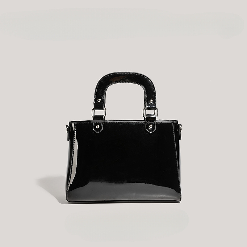 2025 autumn new bag Japanese style niche design versatile fashion, sweet and trendy spicy girl's shoulder bag designer bag