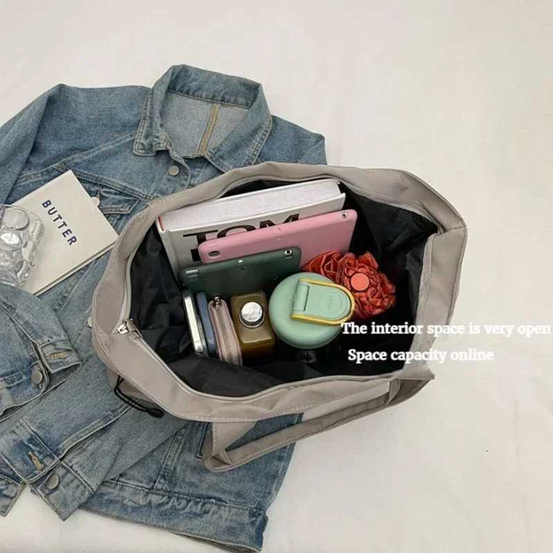 Casual Fashion Large Capacity Tote Bag Simple Travel Bag Women Large Shoulder Bag Aesthetic Handbags Drawstring Tote Handbag R250908